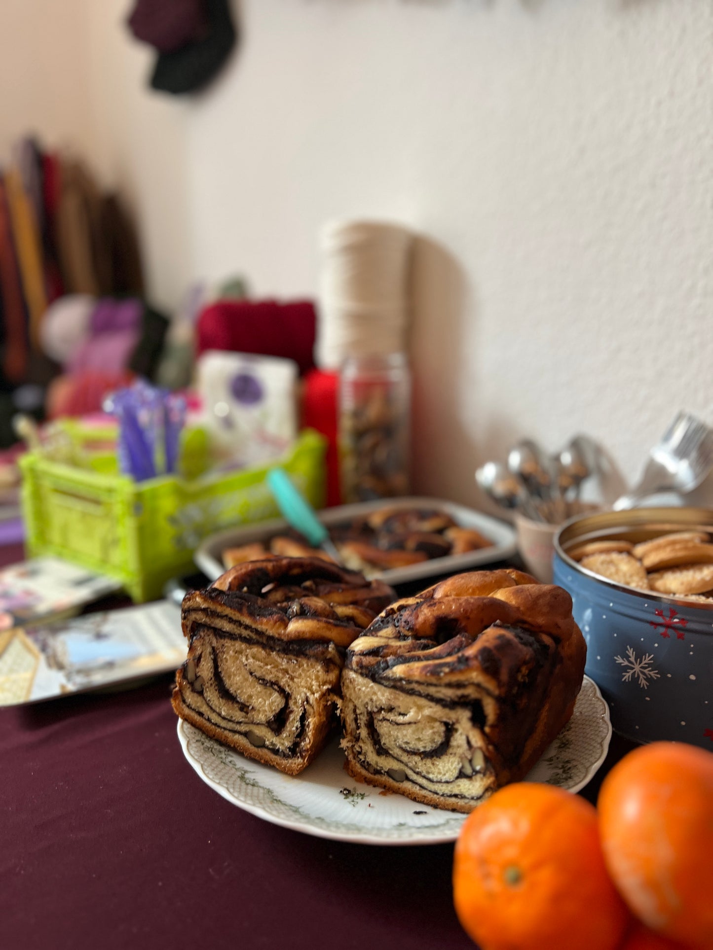 Kuschen beim Stricktreff in München.