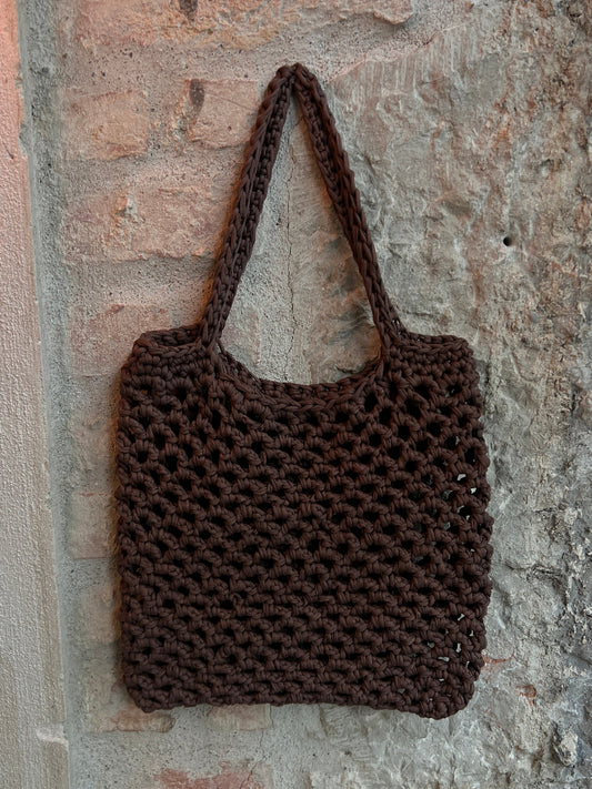 Braune Netztasche selbst gehäkelt im Workshop in München