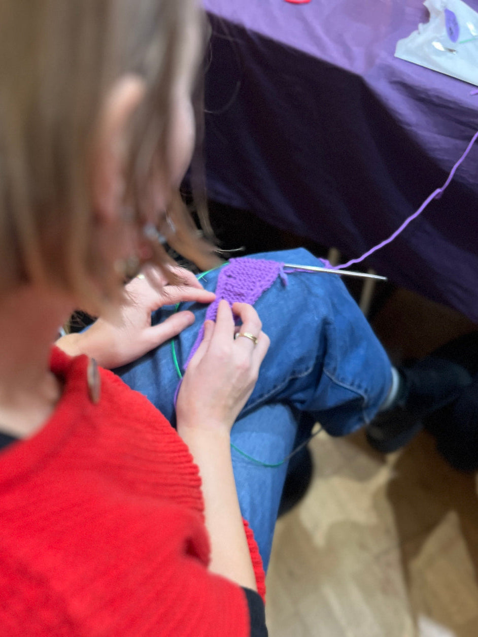 Strick Kurs in München um sich einen eigenen Schal zu stricken.