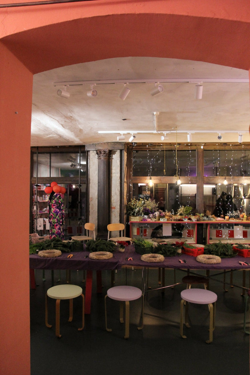 Studio von Hannah in München zum Adventskränze basteln.