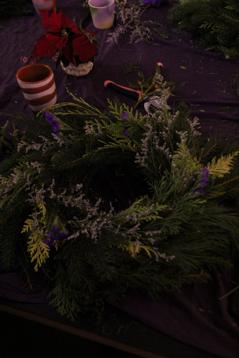Adentskranz aus Trockenblumen selbst gemacht.