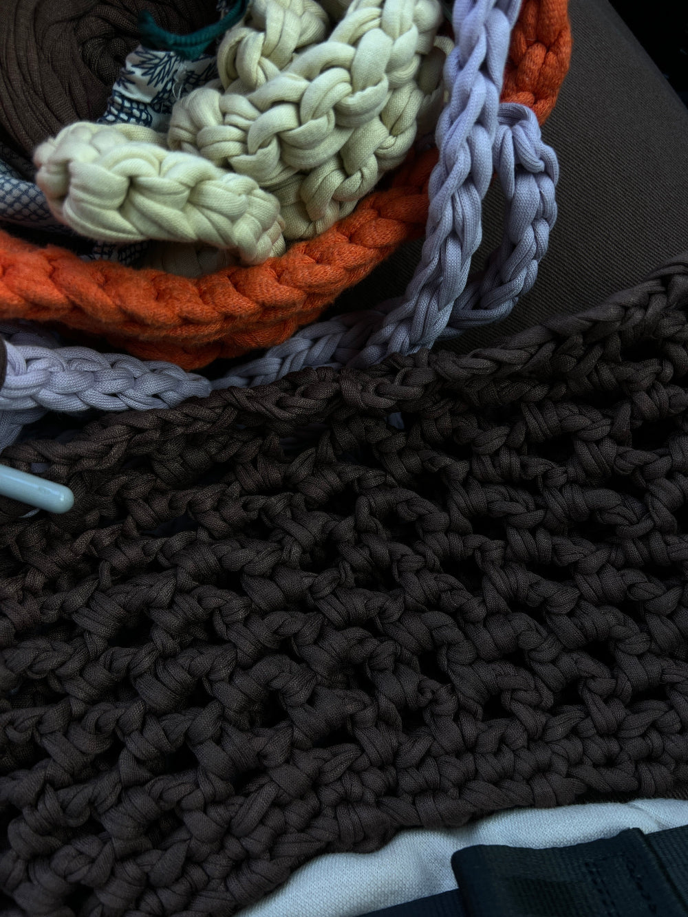 Lerne beim Crochet Workshop deine eigene Tasche zu häkeln.